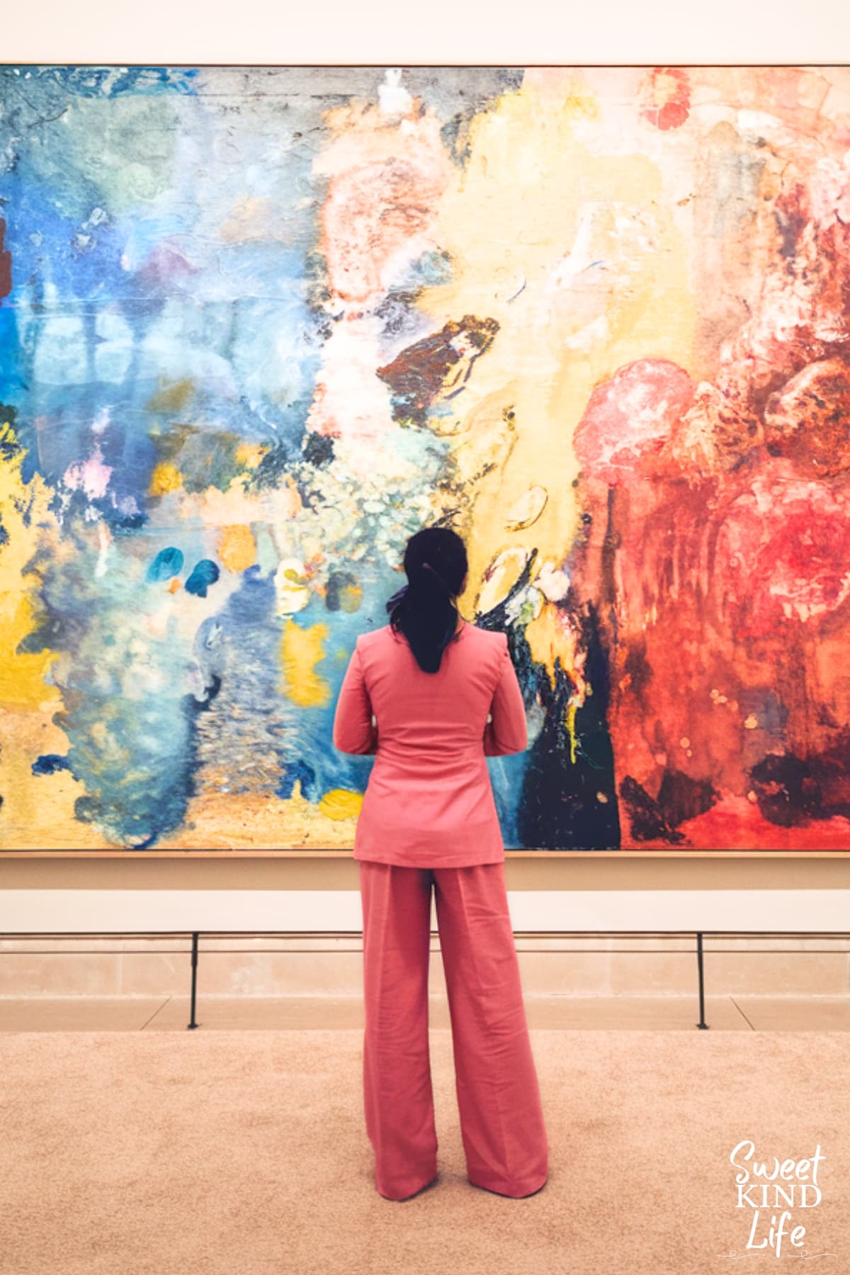 solo date ideas: visit an art gallery