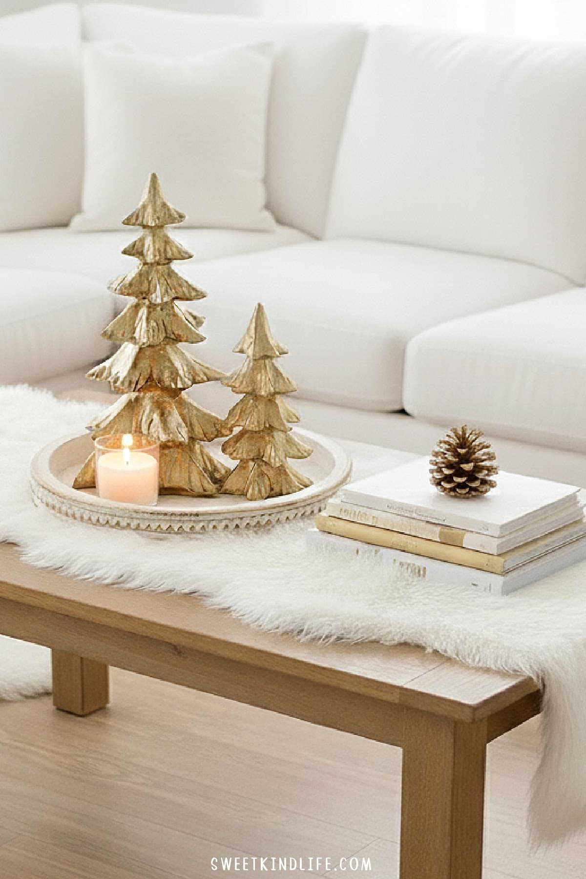choosing the right color scheme for coffee table christmas decor