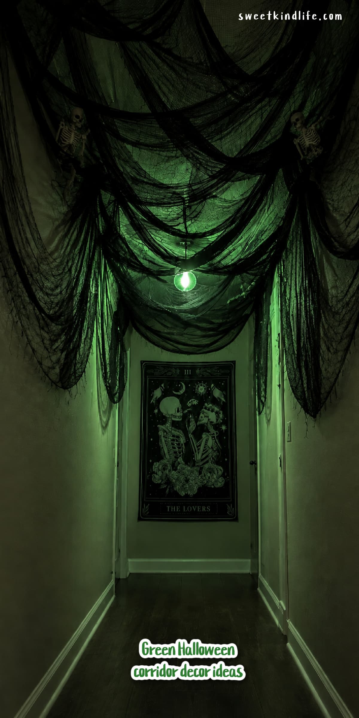 Green Halloween Corridor Decor Ideas